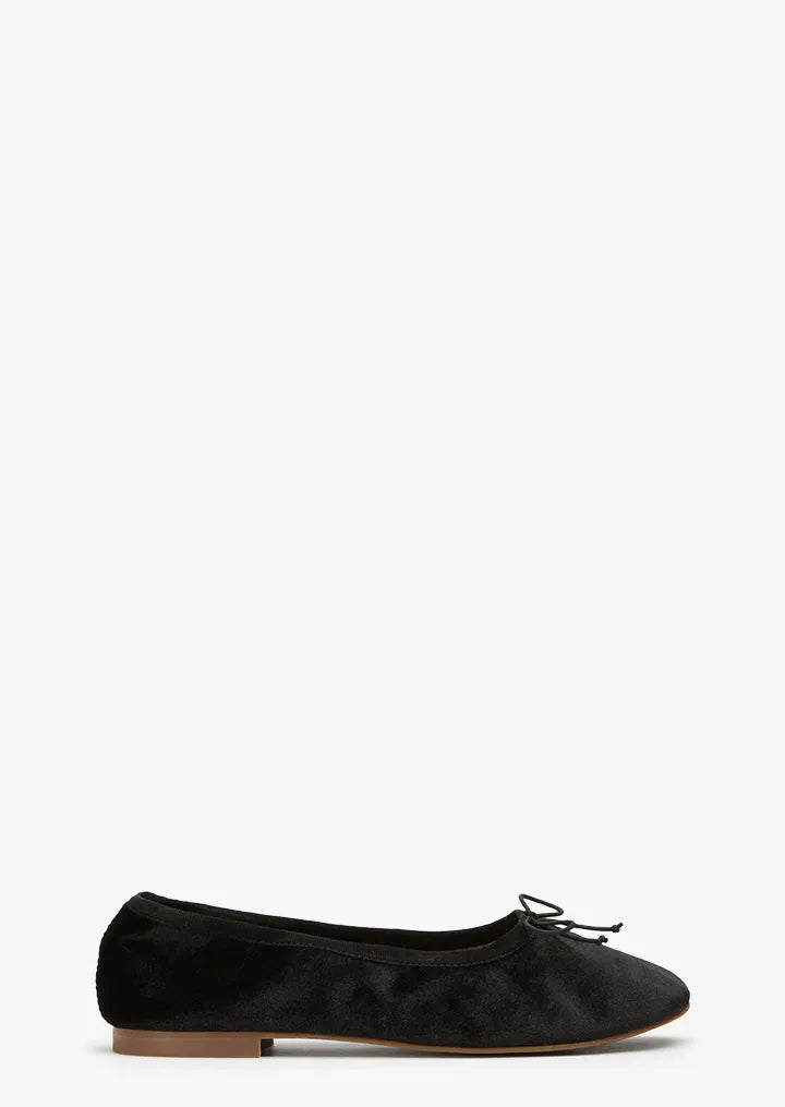 Chelsea Black Lumia Velvet